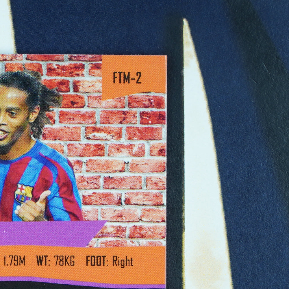 Ronaldinho 2022-23 Topps Finest UEFA The Man Barcelona