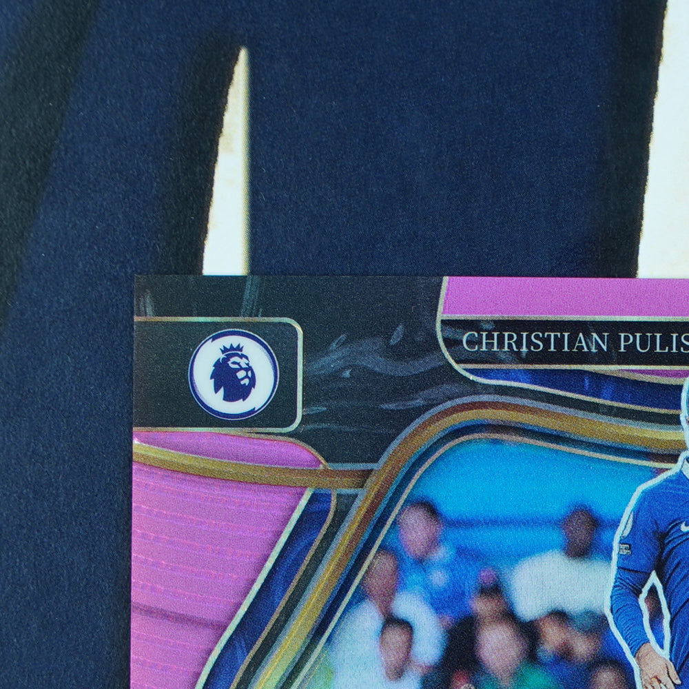 Christian Pulisic 2022-23 Panini Select Premier League Field Level Pink Ice Chelsea