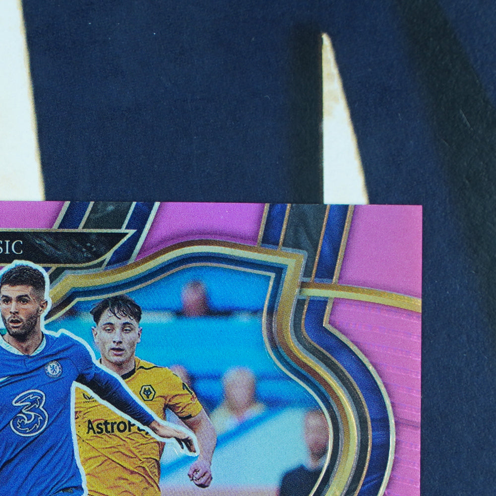 Christian Pulisic 2022-23 Panini Select Premier League Field Level Pink Ice Chelsea