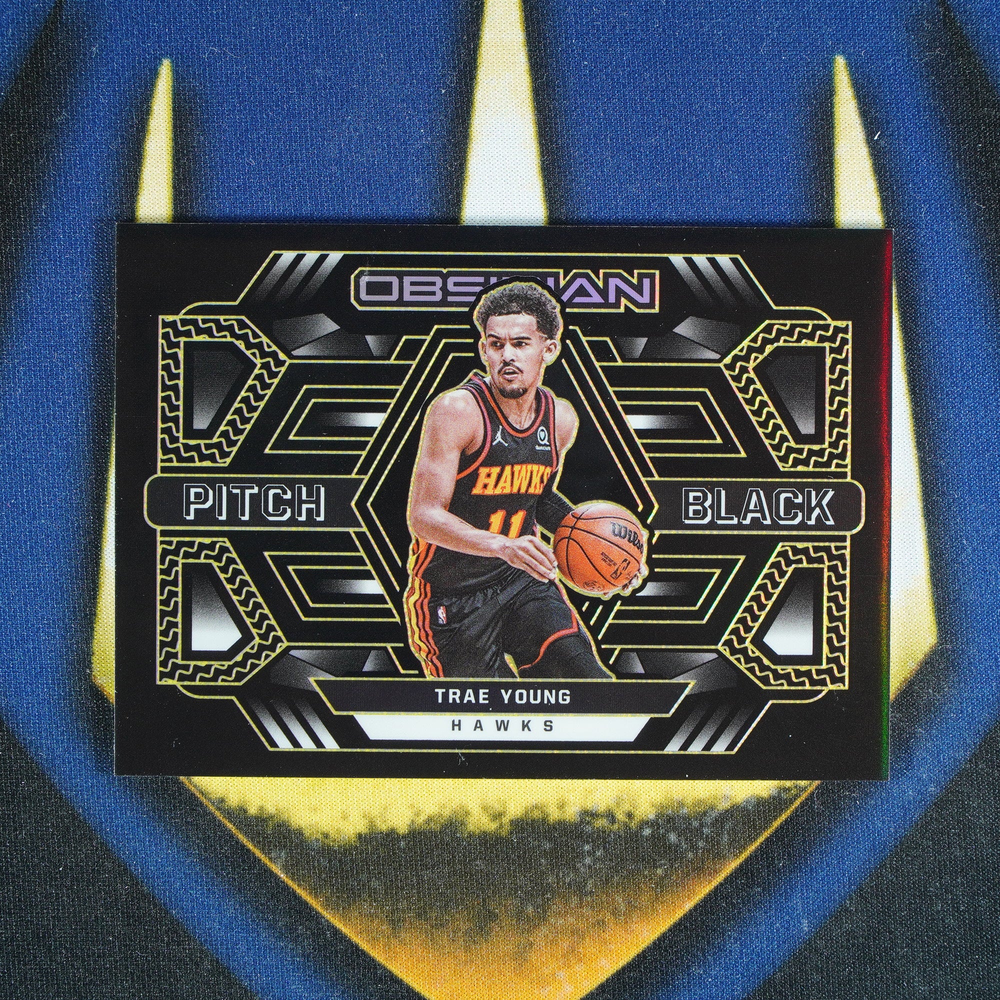 Trae Young  2022-23 PANINI OBSIDIAN Pitch Black Gold /10 [Raw]