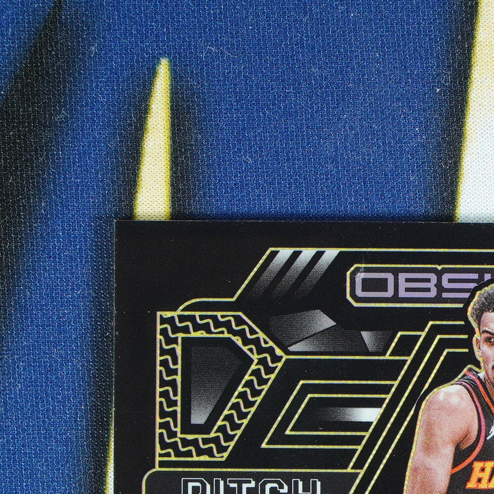 Trae Young  2022-23 PANINI OBSIDIAN Pitch Black Gold /10 [Raw]