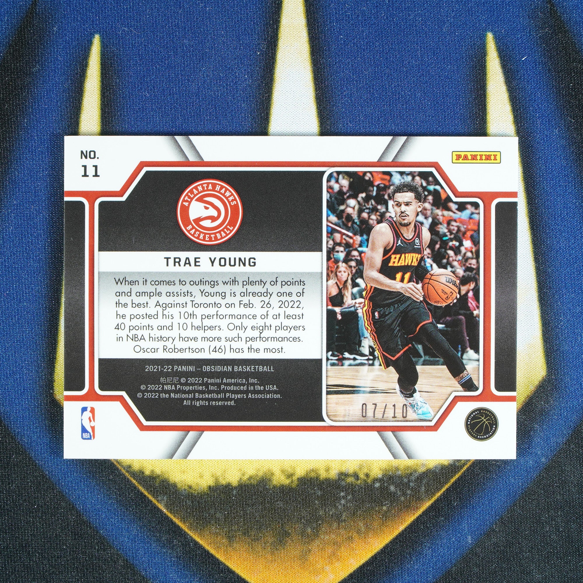 Trae Young  2022-23 PANINI OBSIDIAN Pitch Black Gold /10 [Raw]