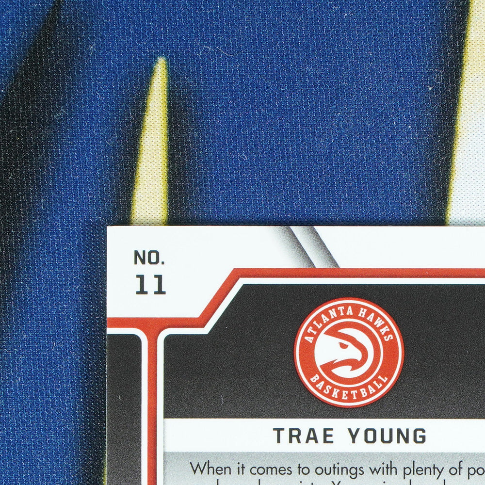 Trae Young  2022-23 PANINI OBSIDIAN Pitch Black Gold /10 [Raw]