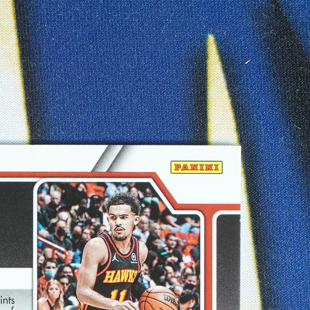 Trae Young  2022-23 PANINI OBSIDIAN Pitch Black Gold /10 [Raw]