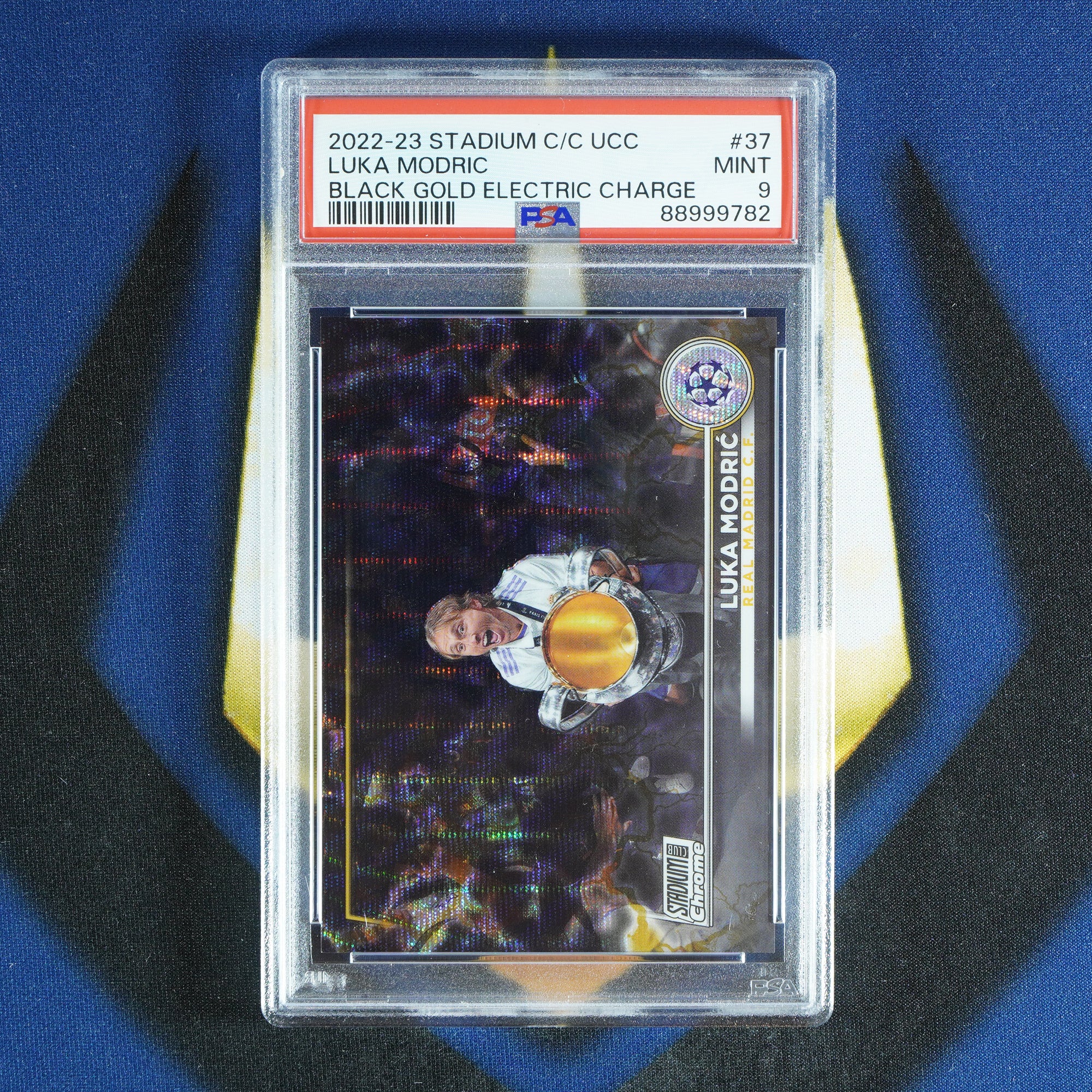 Luka Modric 2022-23 TOPPS STADIUM CLUB CHROME Black Gold Electric Charge /35 #37  [PSA 9]