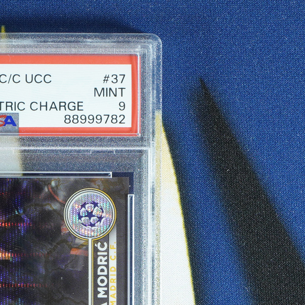 Luka Modric 2022-23 TOPPS STADIUM CLUB CHROME Black Gold Electric Charge /35 #37  [PSA 9]