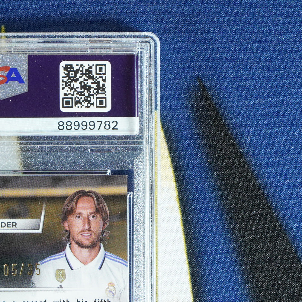 Luka Modric 2022-23 TOPPS STADIUM CLUB CHROME Black Gold Electric Charge /35 #37  [PSA 9]